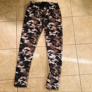 NWOT COZY leggings fleece lined. Size fits 12-20